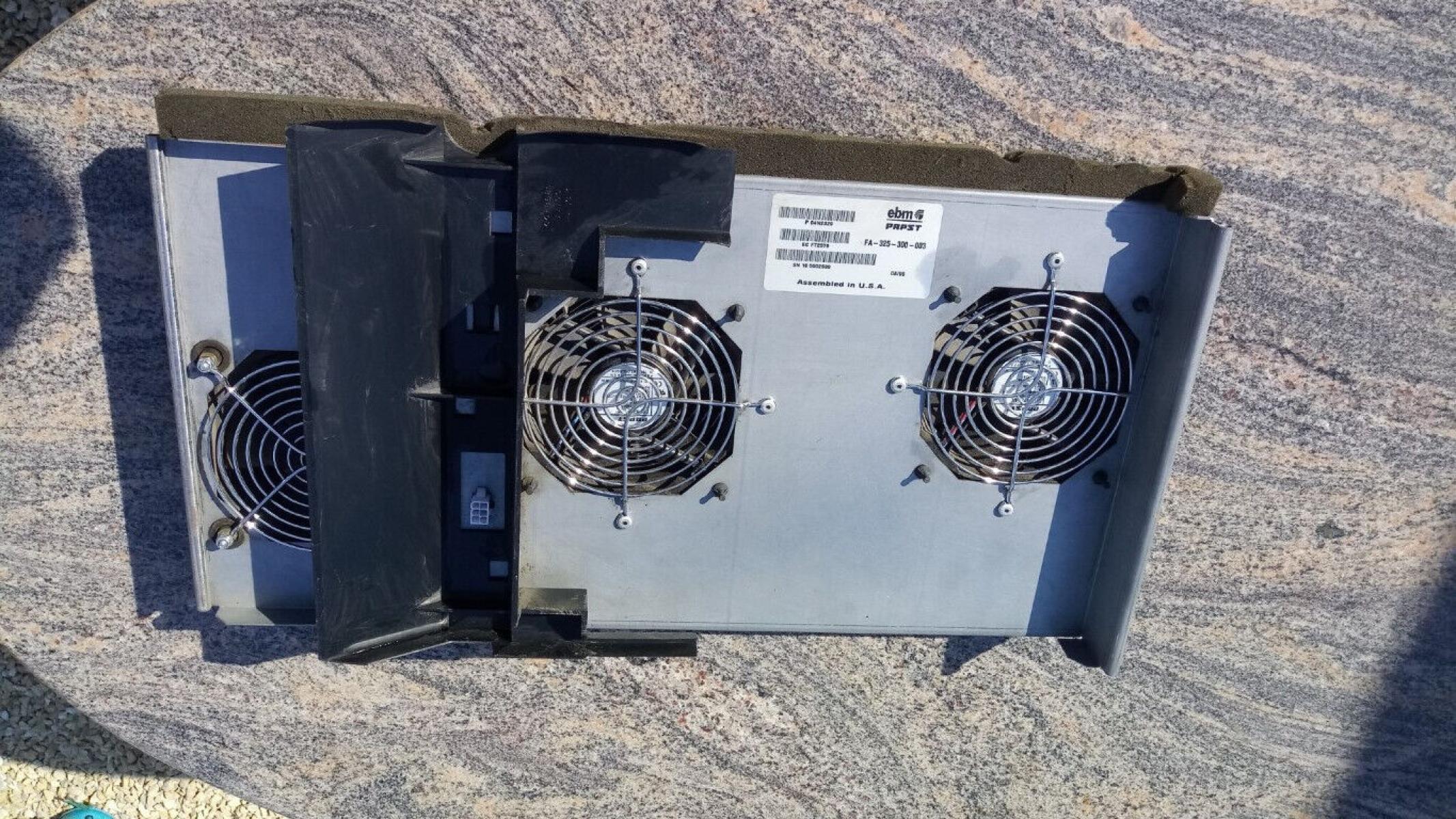 EBM Papst FA-325-300-003 Lüfter Fan von einer IBM AS400, € 99,- (8130 Frohnleiten)