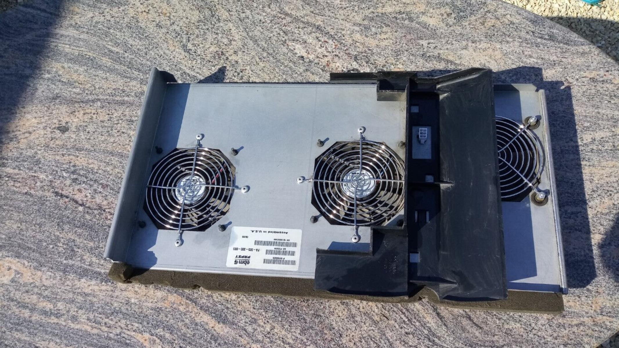 EBM Papst FA-325-300-003 Lüfter Fan von einer IBM AS400, € 99,- (8130 Frohnleiten)