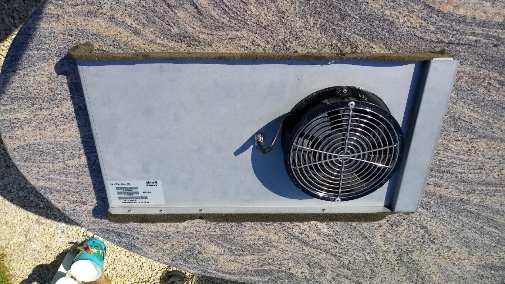 EBM Papst FA-370-240-002 Lüfter Fan von einer IBM AS400, 44h8336, € 99,- (8130 Frohnleiten)