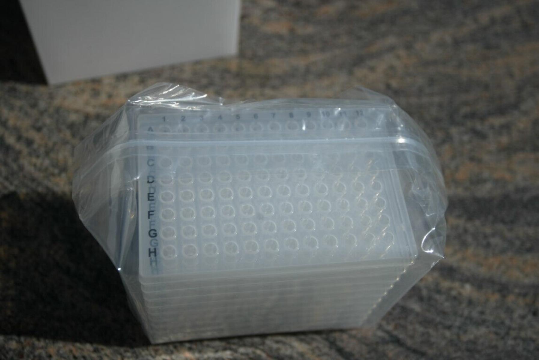 Steinbrenner 0.2 ml 96-Well PCR plate half skirt transparent, € 29,- (8130 Frohnleiten)