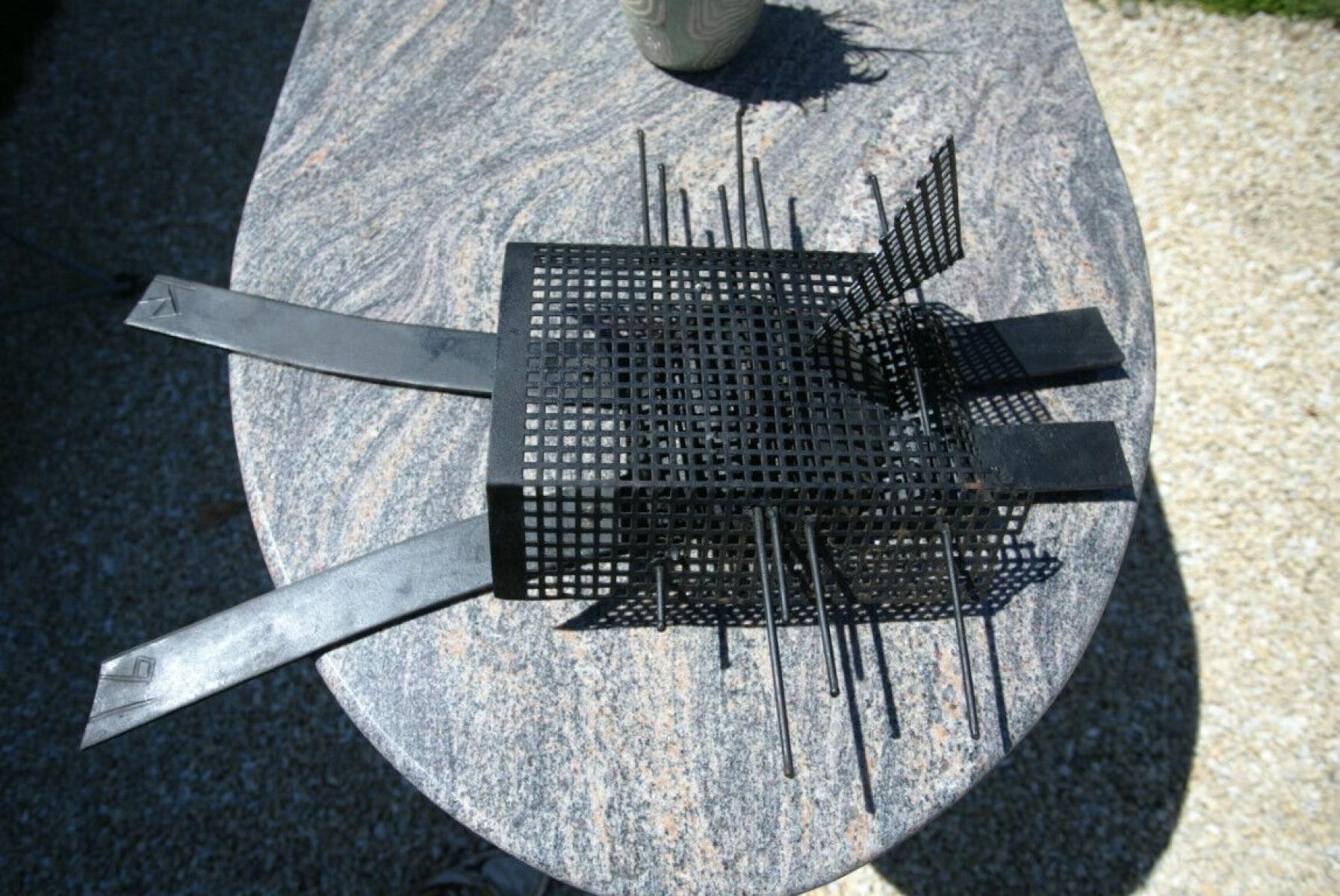 Skulptur aus Metall vom Künstler Andres Klimbacher, € 199,- (8130 Frohnleiten)