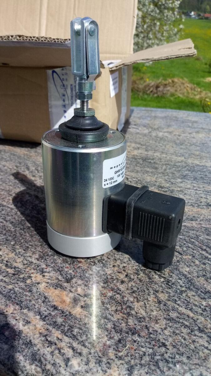 GS Einfachhubmagnet mit Rückstellfeder und Gabel GHM 12.024.003 24VDC 100%ED 26W, € 29,- (8130 Frohnleiten)