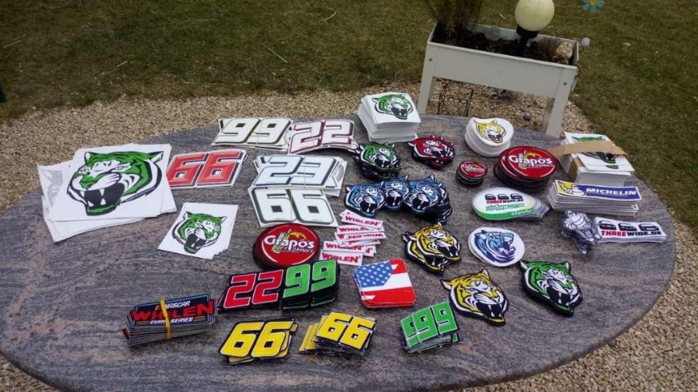 Aufkleber und Aufnäher, Badges, aus dem Motorsportbereich, Nascar, € 2,- (8130 Frohnleiten)