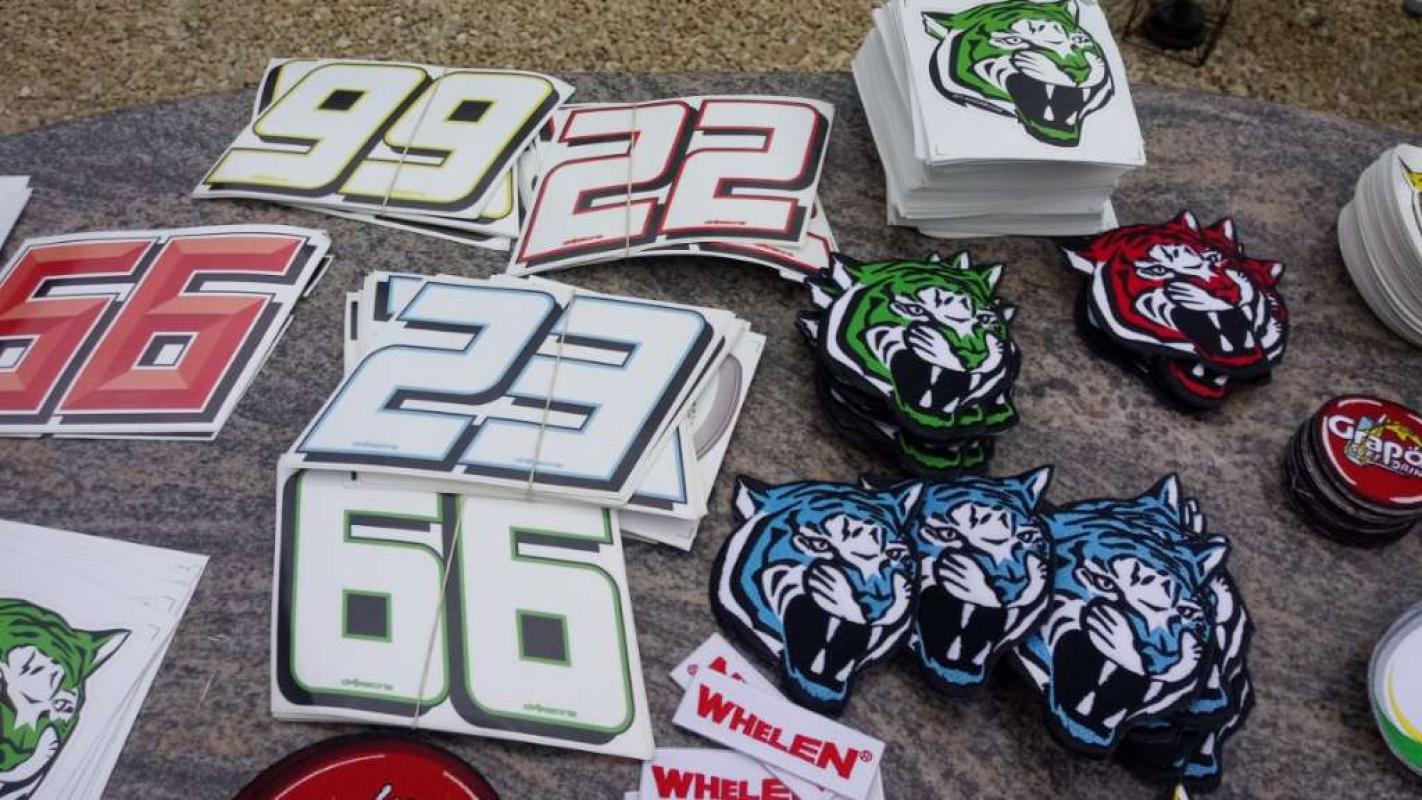 Aufkleber und Aufnäher, Badges, aus dem Motorsportbereich, Nascar, € 2,- (8130 Frohnleiten)