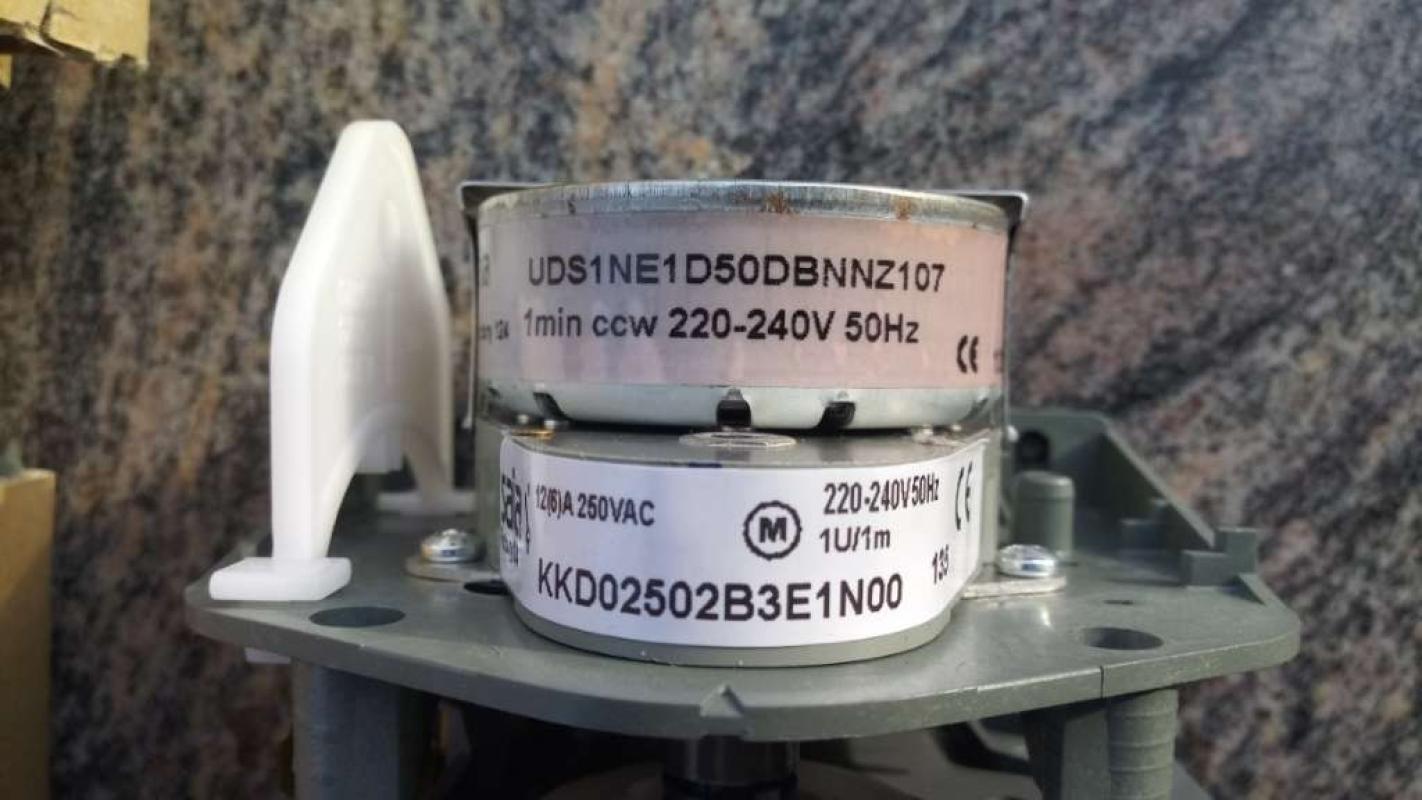Saia Burgess Factory 124 Elektroschrittmotor mit Getriebe und KKB 50, € 29,- (8130 Frohnleiten)